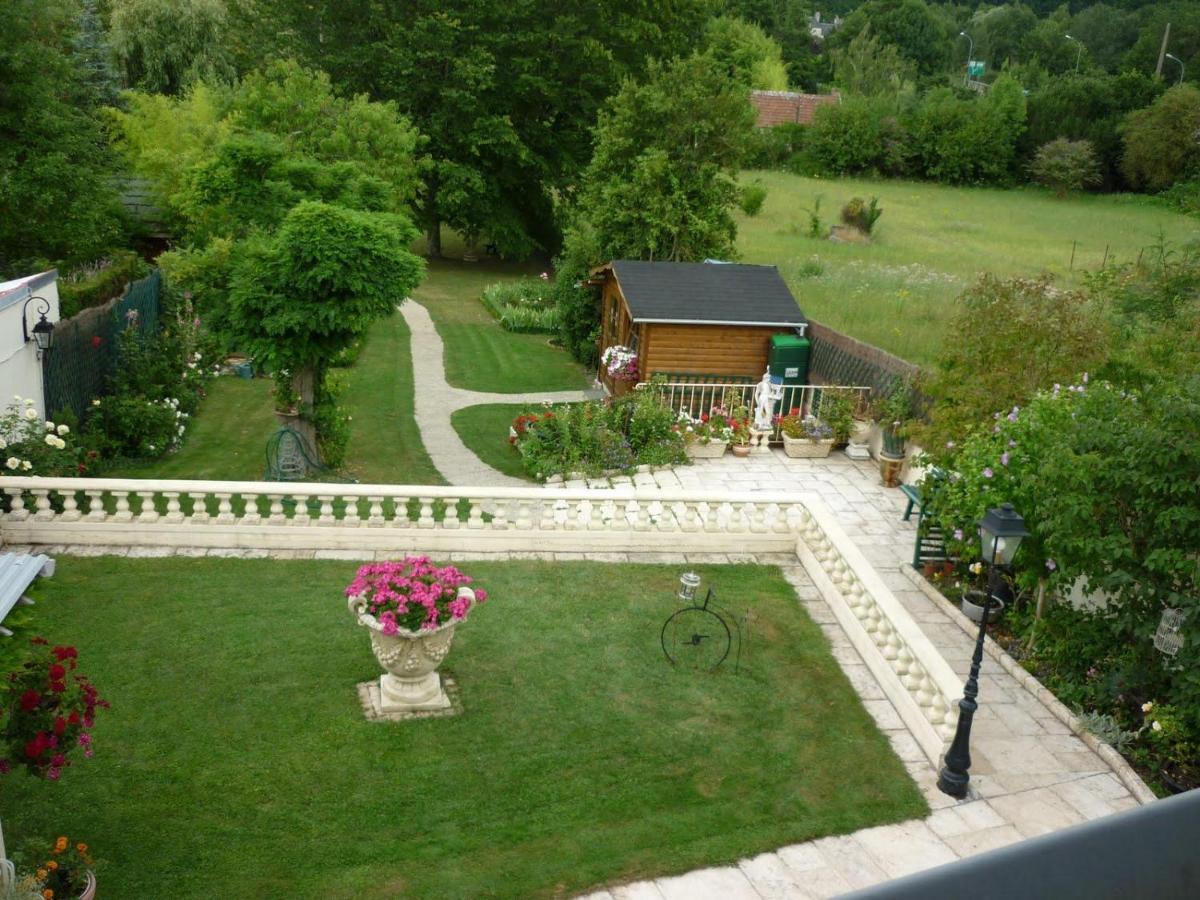 Bed and Breakfast Les Charmes Valençay Exterior foto